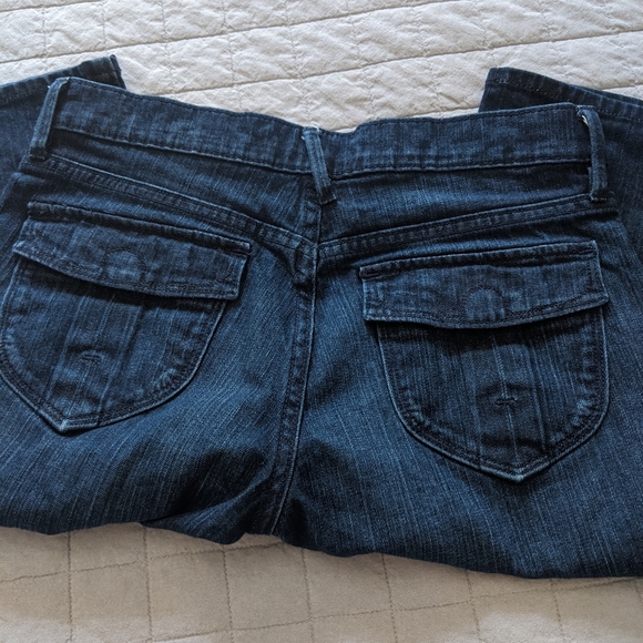 Old Navy Mid Rise Capri - Picture 4 of 5